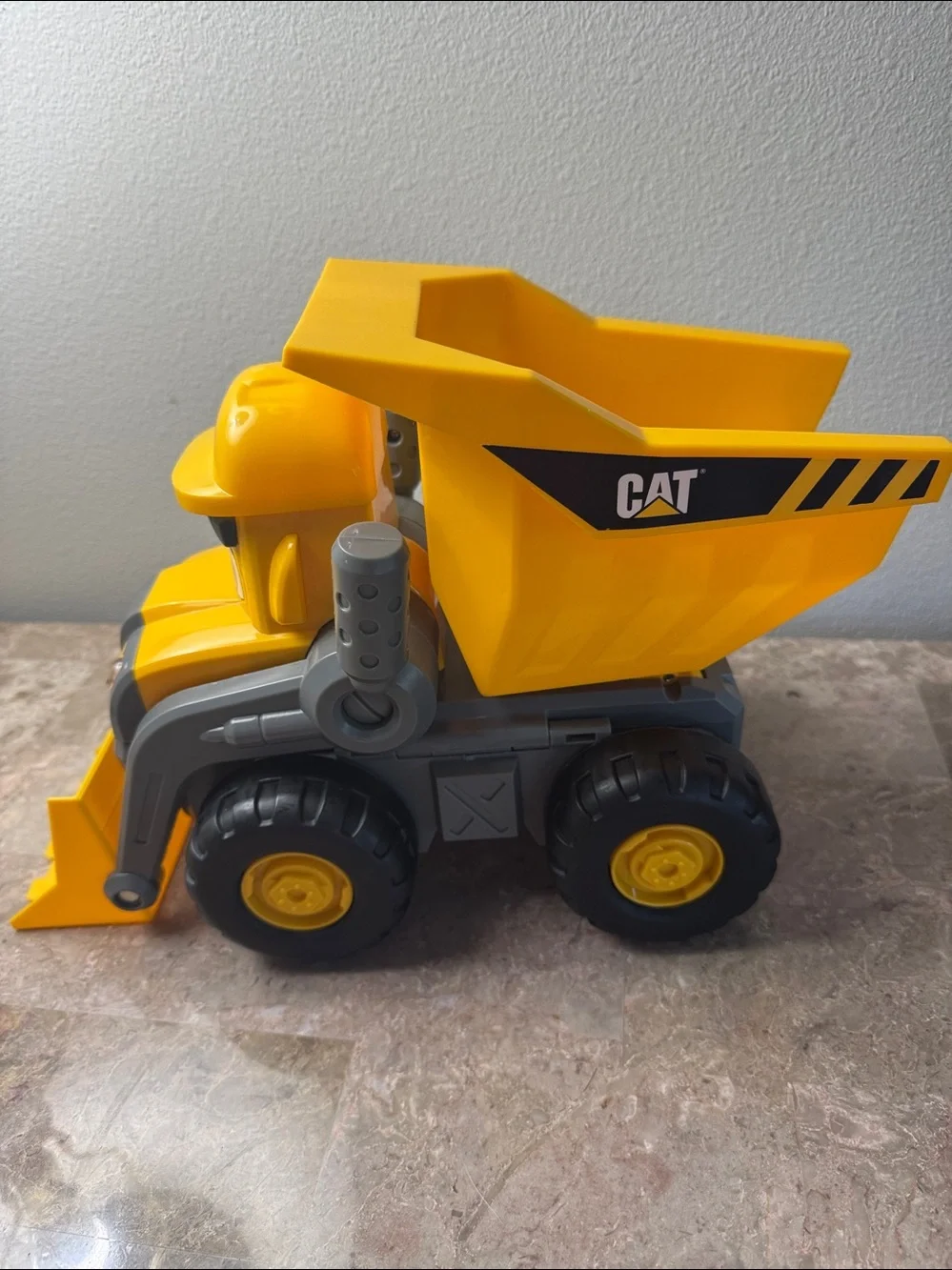 Funrise Cat Junior Crew Tipper 14” Electronic Construction Vehicle 82956